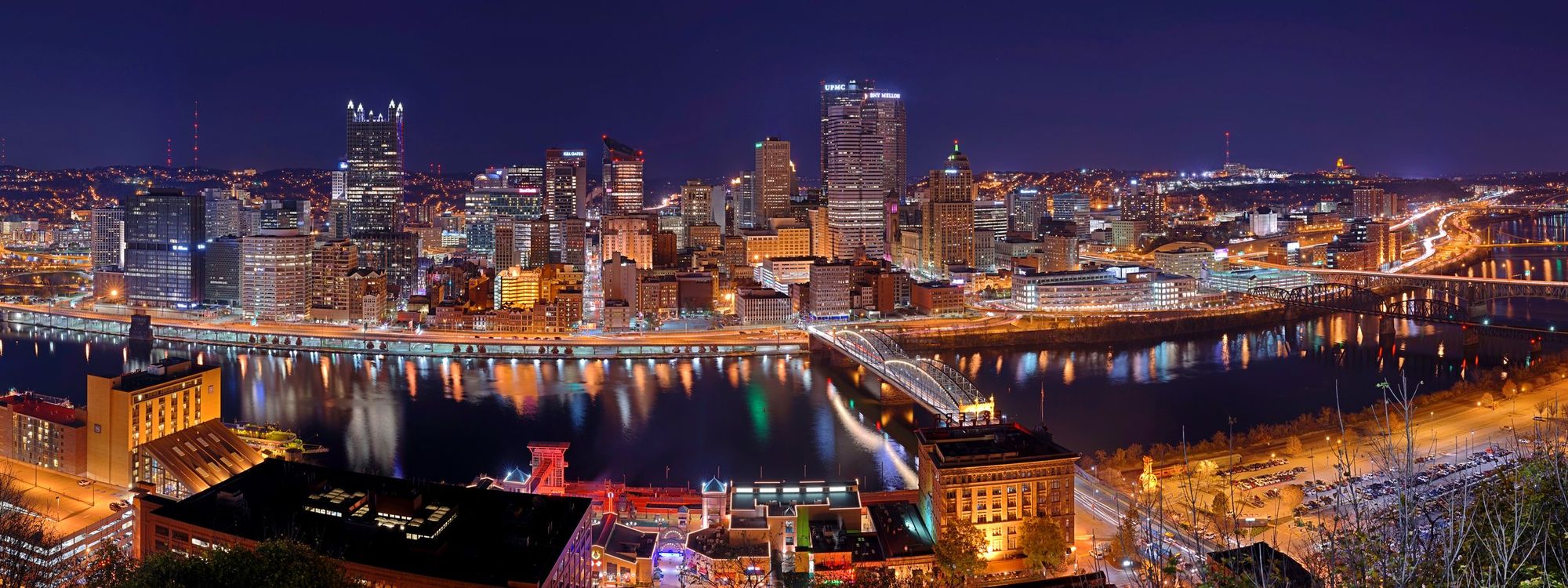 Pittsburgh skyline panorama at night